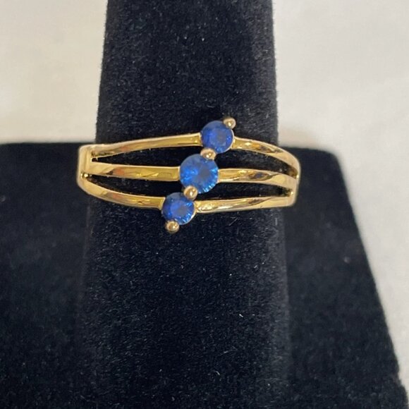 Dainty Triple Blue Stone Gold Tone Statement Ring Size 5.5 Elegant and Fashionab - Picture 3 of 10